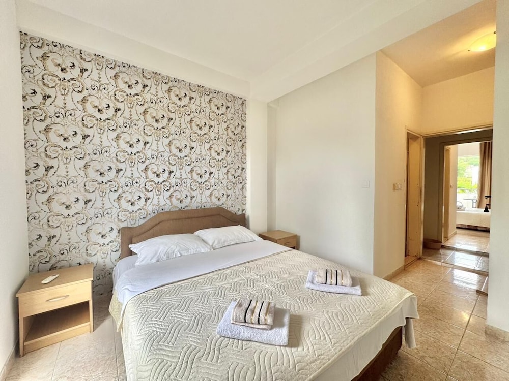 B&M Holiday Rooms