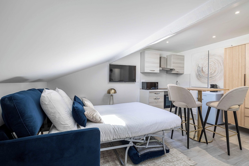 Renovated Studio - Cannes Center - Bright view 2