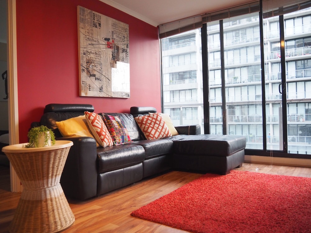 Metro Apartments South Melbourne CBD edge - Property Image 3