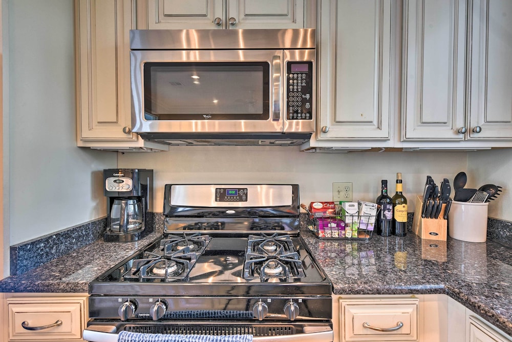 Adorable New Orleans Home ~ 6 Mi to Uptown! view 5