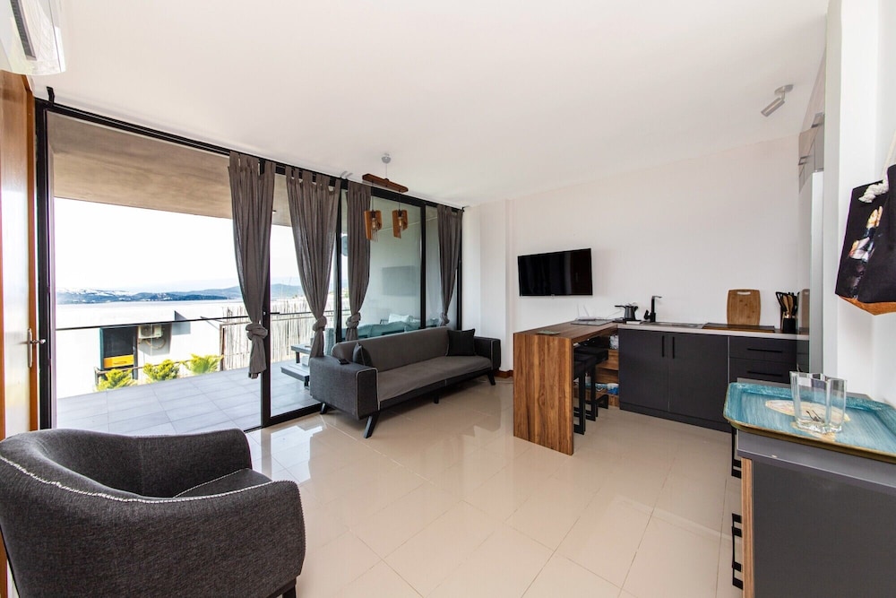 Gorgeous Flat With Nature View in Milas view 4