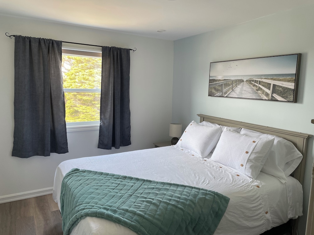 Buoy & Arrow Restaurant and Suites