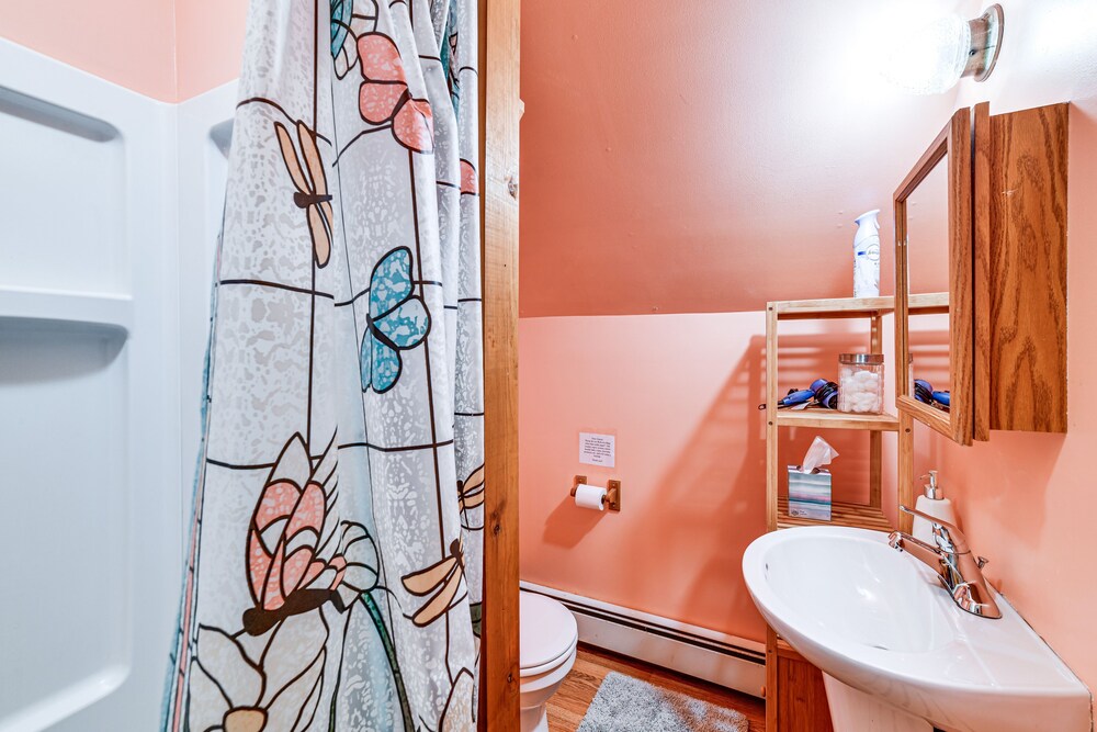 Cozy Roscoe Cabin w/ Fire Pit & Balcony! view 4