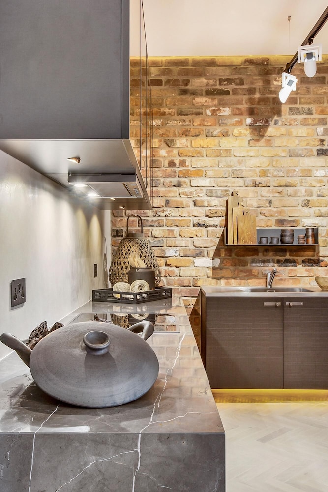 Luxurious Mews House in Pavilion Road - 3 Bedroom