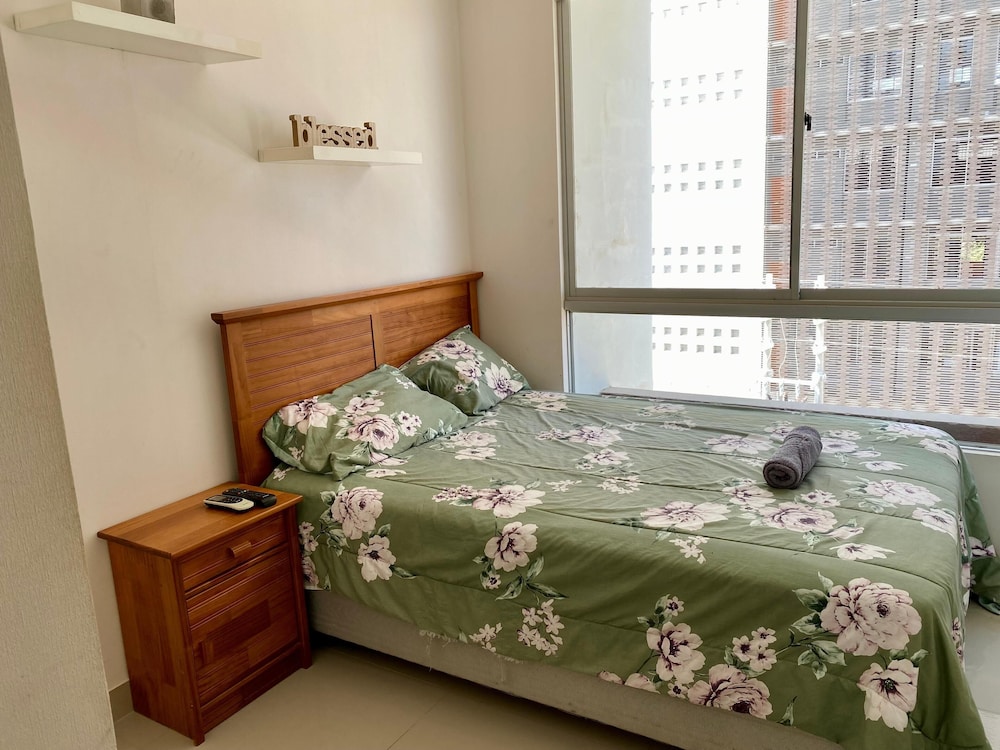 Apartment with Pool, Gym & A/C (507)