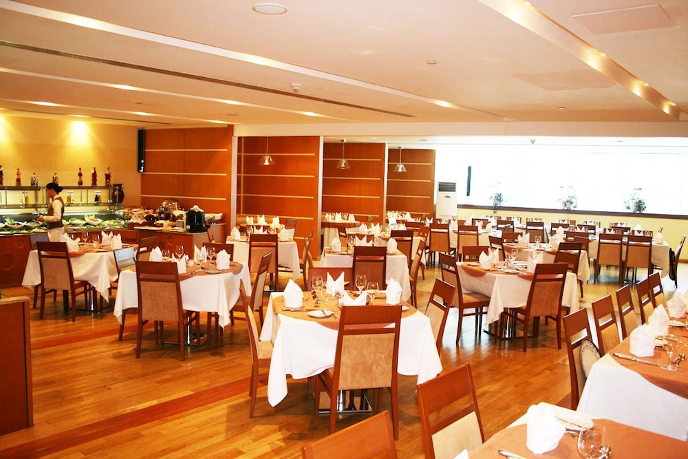 Abu Dhabi Vacations - Al Jazira Club Hotel - Property Image 2