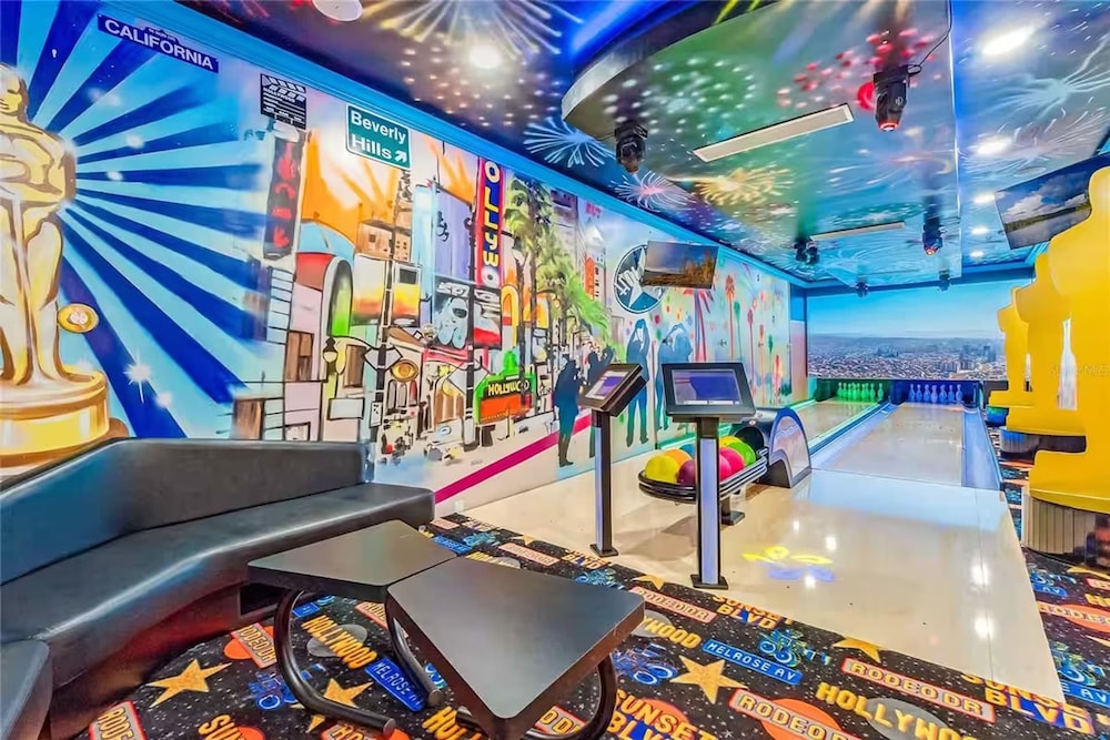Ultimate Hollywood Themed Mansion for Big Groups