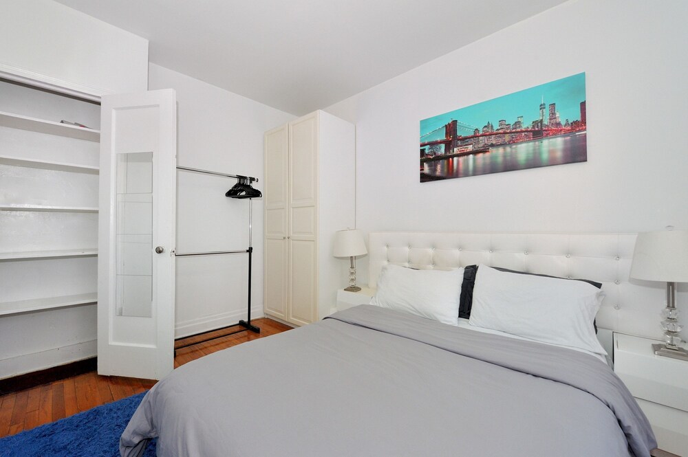 Midtown West Furnished 3 Bedroom Apartment