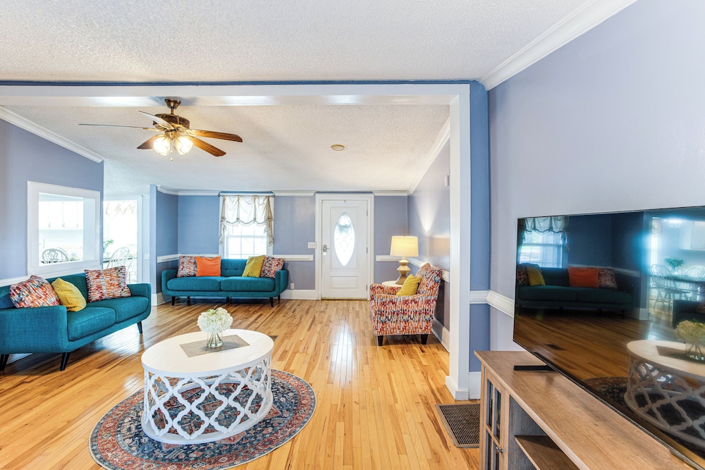 Large Yard & Historic Charm: Orangeburg Retreat!