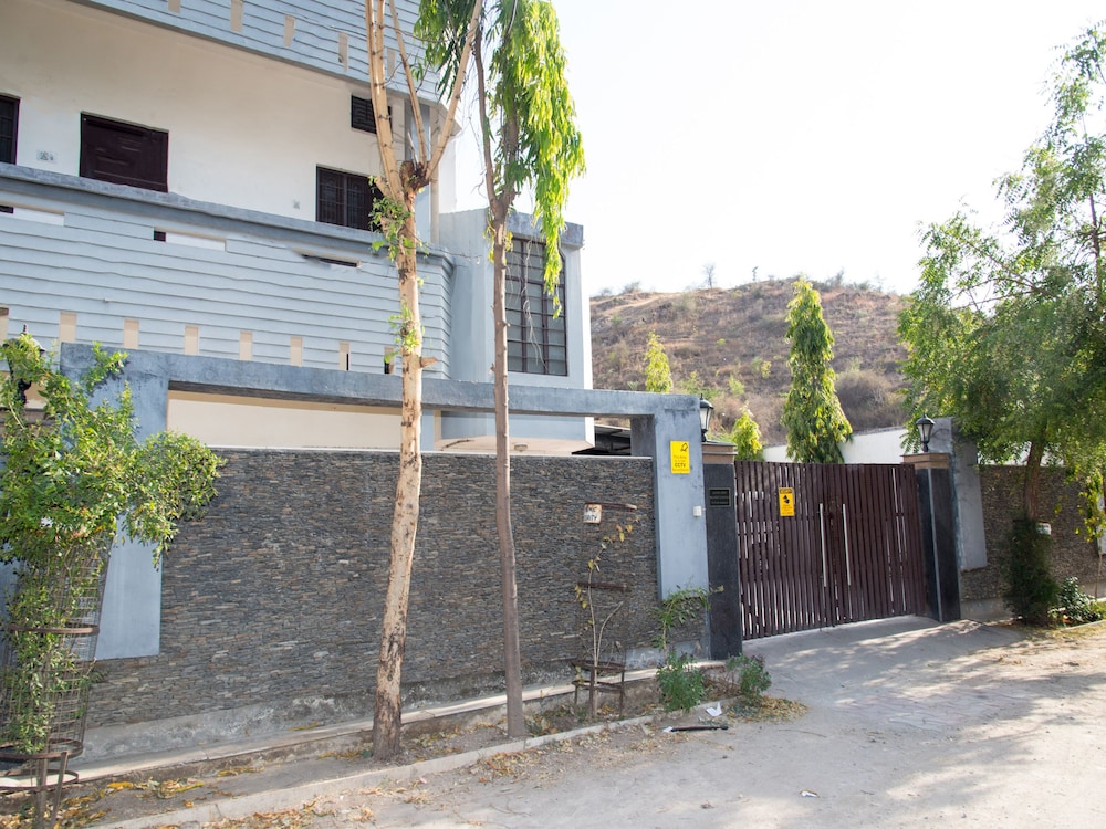 OYO 12830 Home Charming 3BHK Villa Airport Road