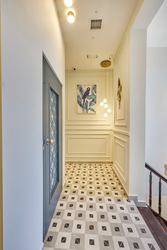 Ermou 99 Intelligent Private Suites
