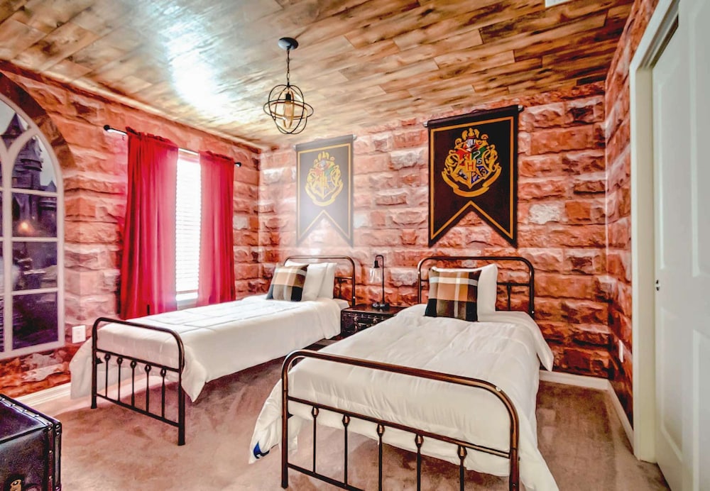 16239 7BR Stunning Home For Your Family Vacation
