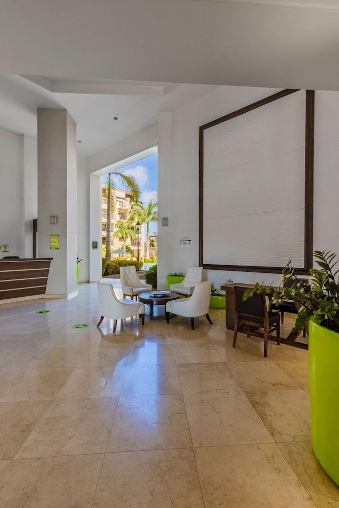 Luxury 1BR Condo Great Location Amenities