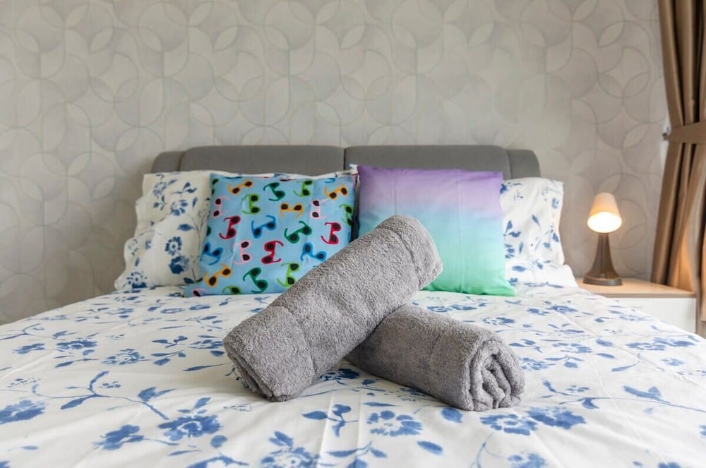 3BR D'pristine Suite Near Legoland, Stunning Views