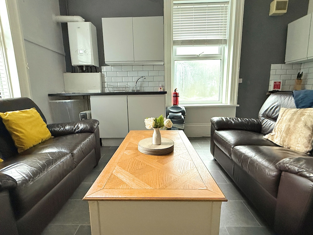 Spacious 6BR Property with Parking