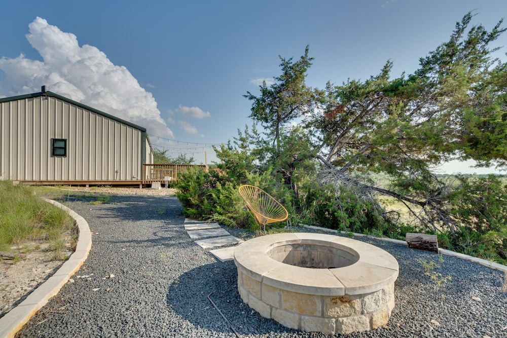 Getaway w/ Fire Pit 5 Mi to Pedernales River! - Property Image 9