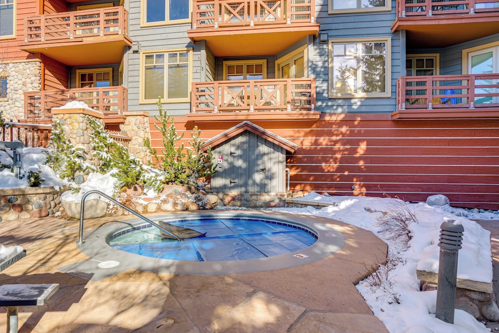 Walk to Lifts: Copper Mtn Condo in Center Village