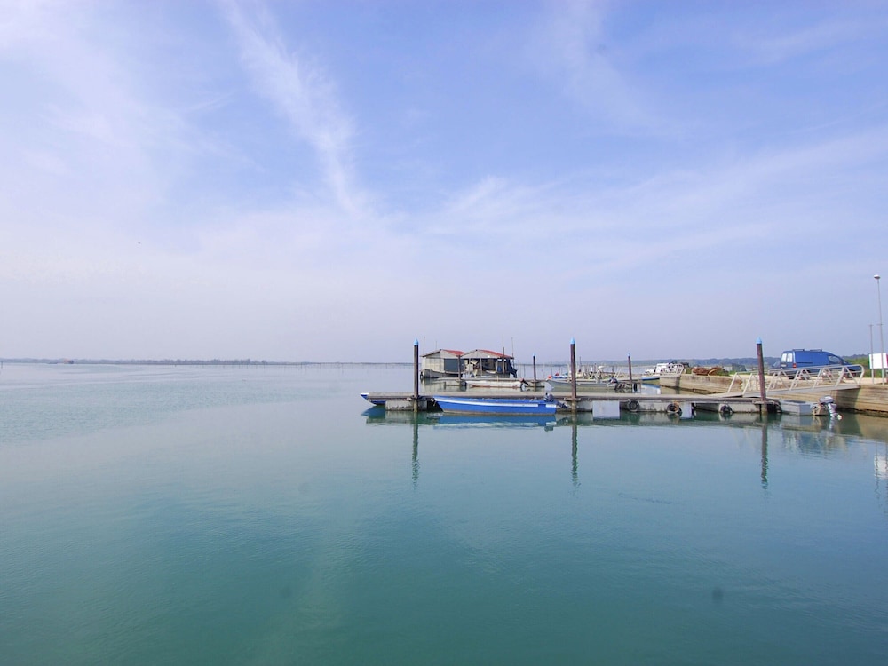 Sun Drenched Seaside Holiday Home with Pool near Venice photo 4