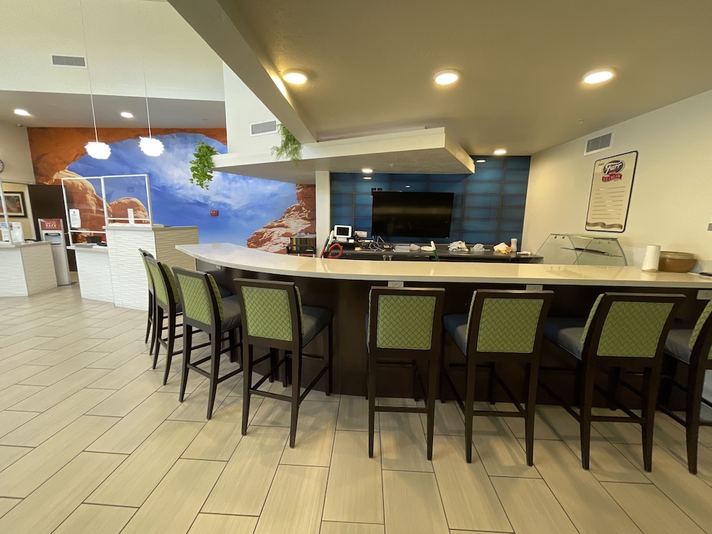 Cedar City Vacations - Wingate by Wyndham Cedar City - Property Image 2