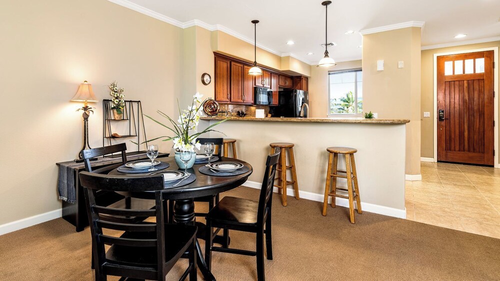 Family & Couples' Fun - Golf, Mountain & Lake Views + Walk to Dining & Beach - Vrkcv