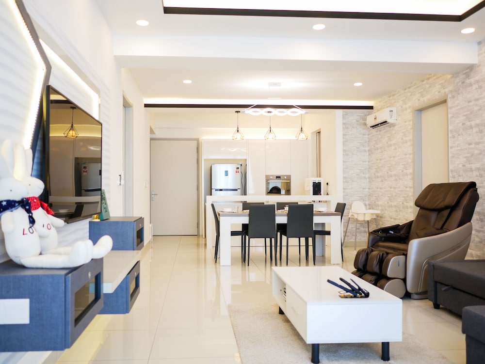 May Full Seaview Luxury Suite photo 2