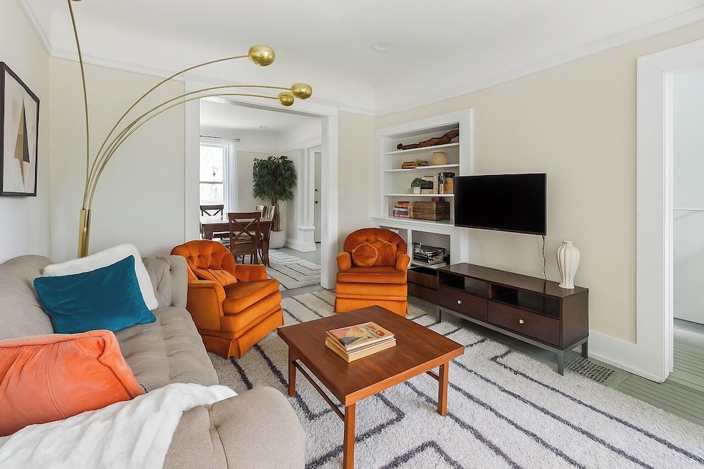 Detroit 6BR House Wifi, Parking, Pet Friendly