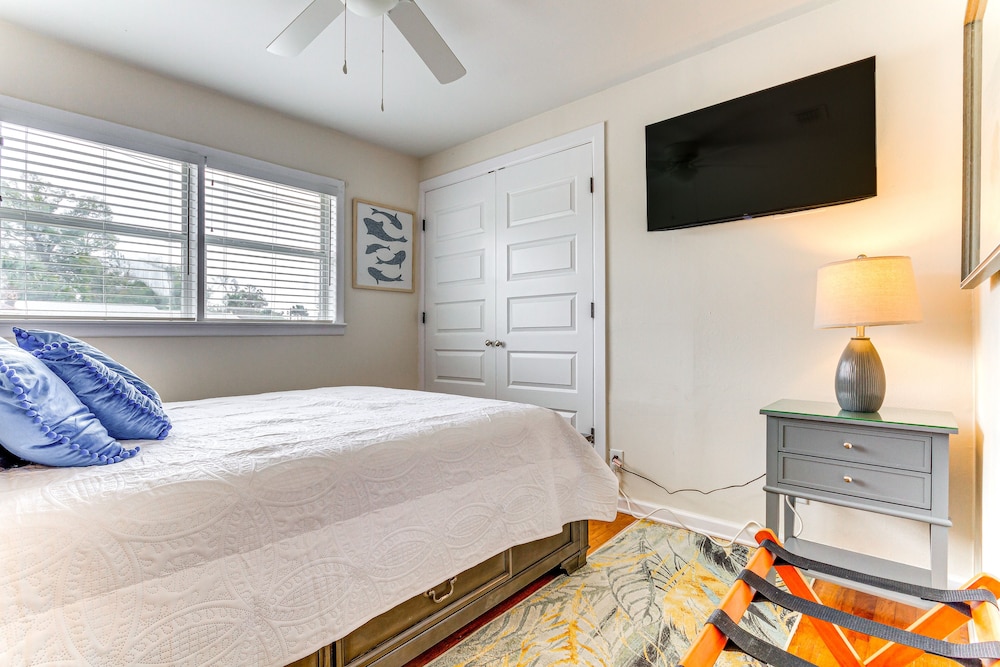 Pensacola Home w/ Covered Patio: 1 Mi to Downtown!