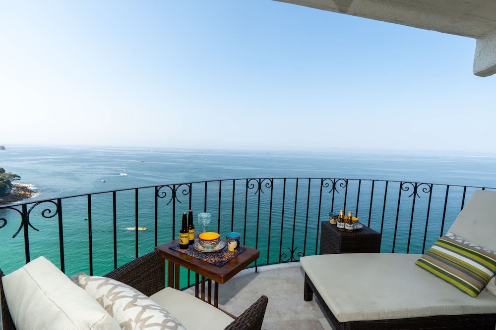 Breathtaking Ocean Views Quiet Penthouse
