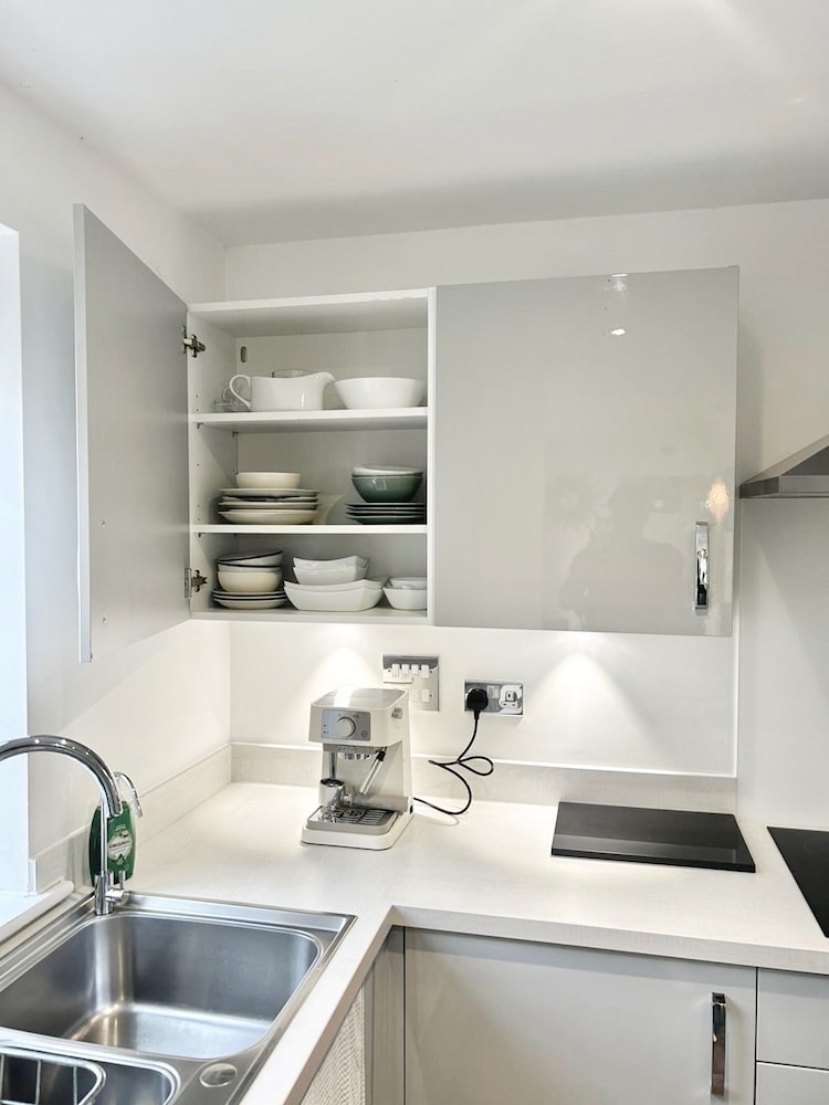 Luxurious Majestic 4 Bedroom- Free Parking