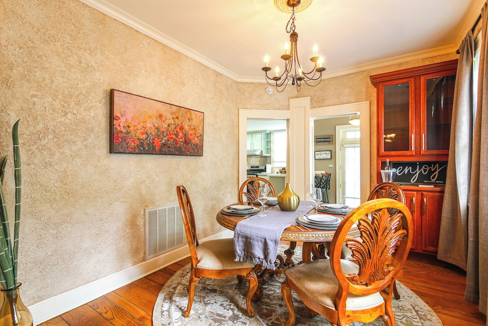 2 Mi to Memphis Zoo: Charming Home w/ Private Yard