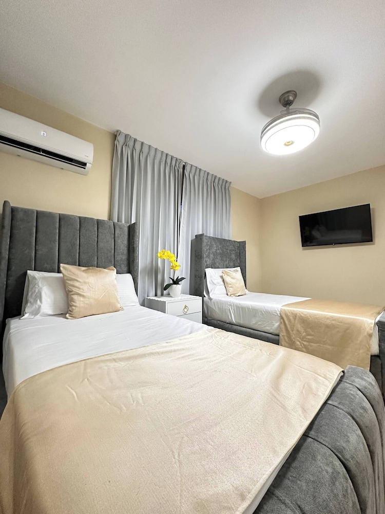 Family apt Centric Near Historic Center Boardwalk
