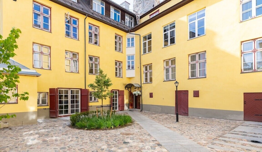 Toompea Castle 2 BR Old Town Apartment