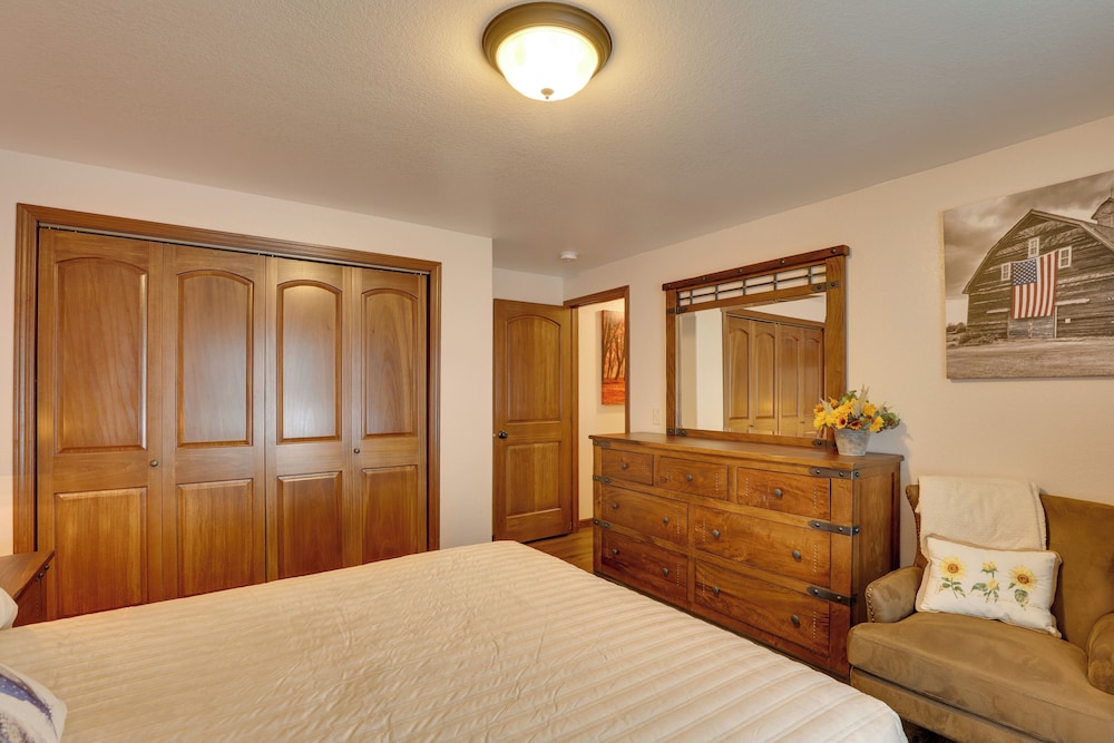 2 Mi to Downtown Sturgis: Quiet Ranch Home w/ View