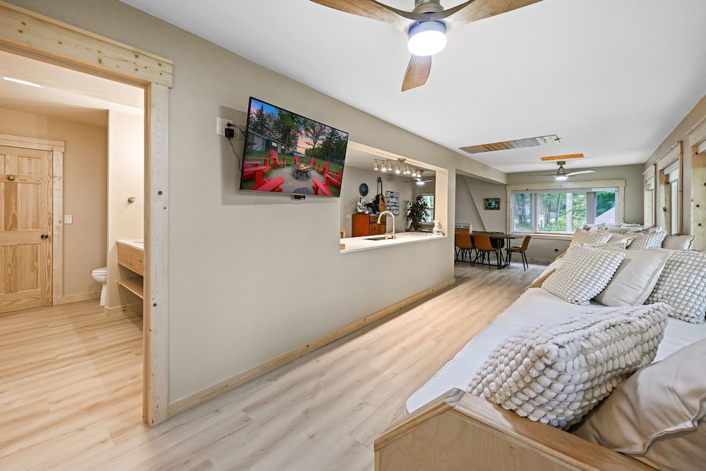 5 BR Family Hangout I Lake Views I Firepit