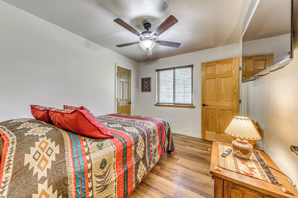 18 Mi to Ski Apache - Ruidoso Home Fit for Family!