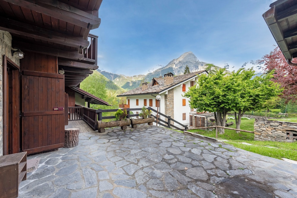 Charming Apartment With Garden in Courmay