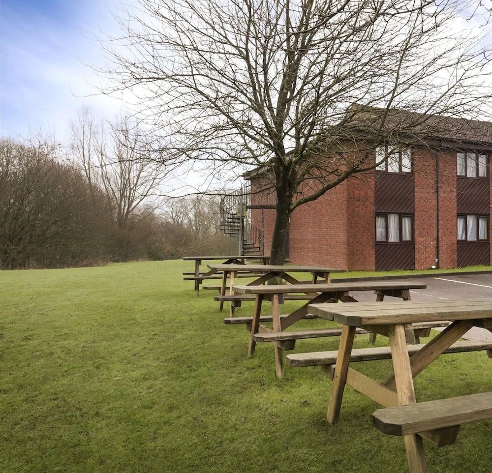 Bridgend Vacations - Days Inn by Wyndham Bridgend Cardiff M4 - Property Image 4