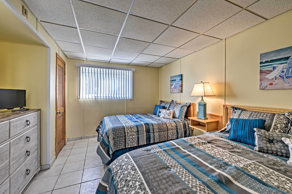 Wildwood Crest Condo w/ Pool: Walk to Restaurants!