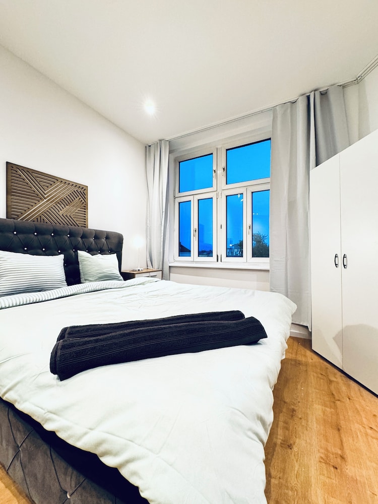 Lovely 4BR Apt Near Kaufpark Alterlaa