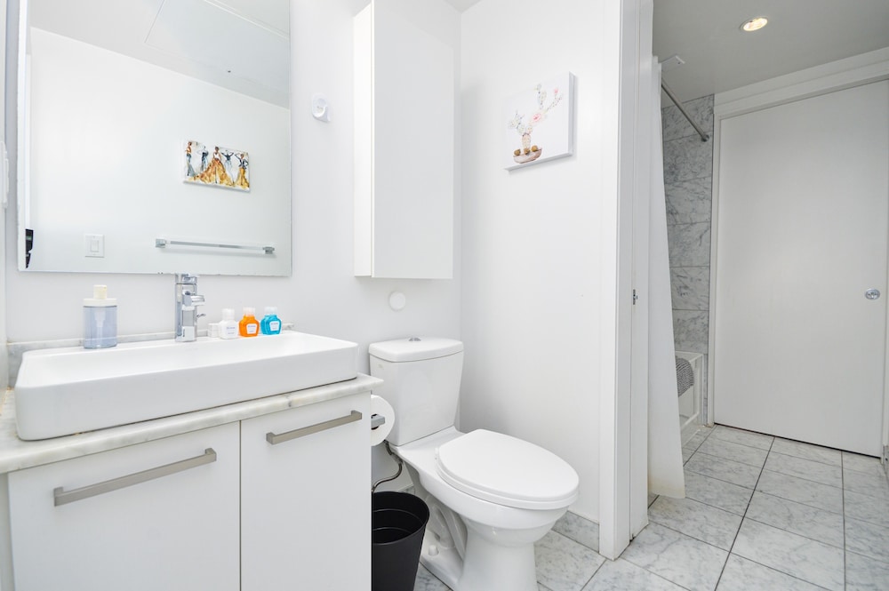 Downtown Toronto Condo near Scotiabank Arena
