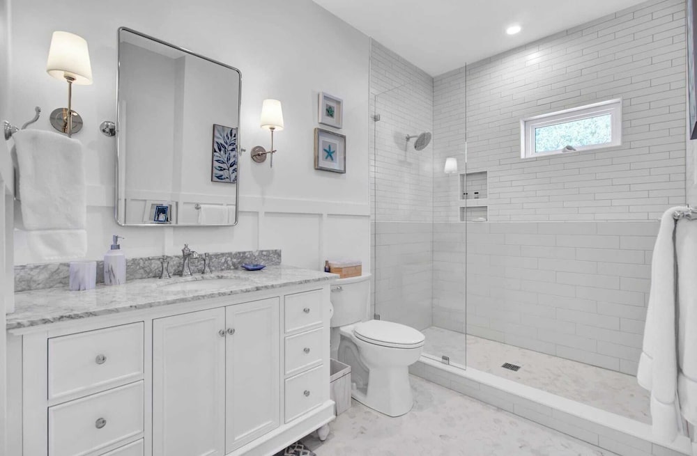 Walk to the Beach + Private Pool, Rooftop Terrace, Balcony 3602 Cameron