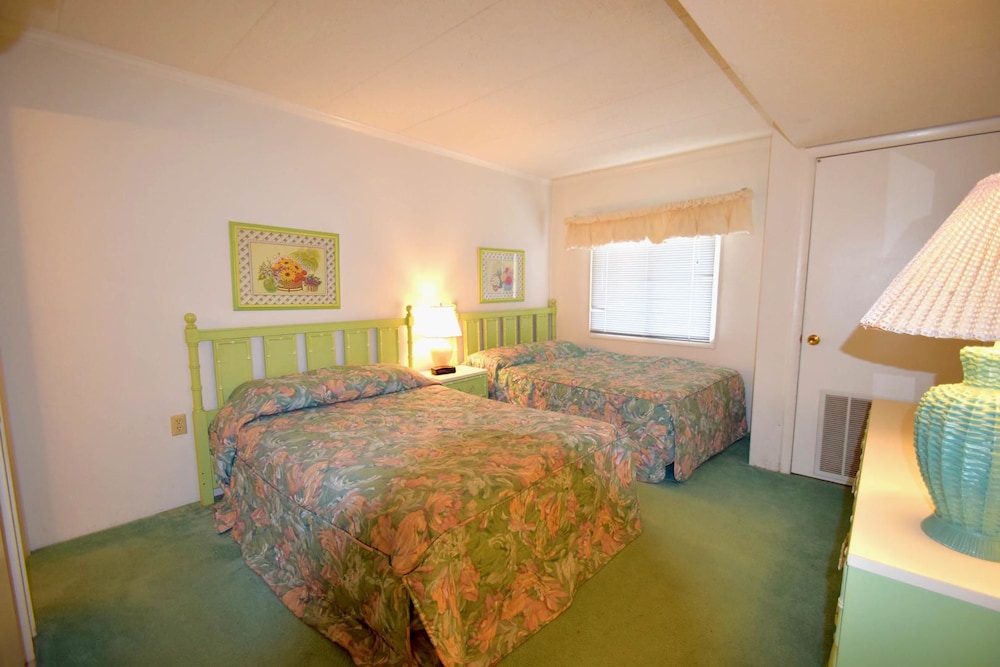 Marigot Beach 407 1 Bedroom Condo by RedAwning view 3