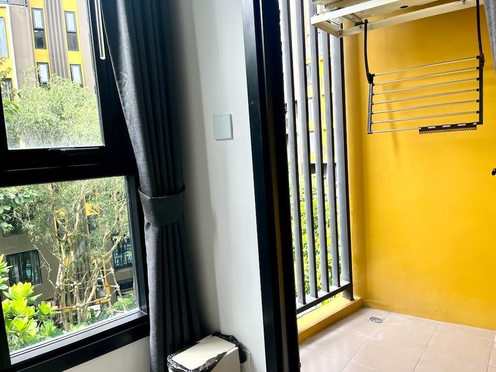 The Base - New Studio Great Location, Shared Pool