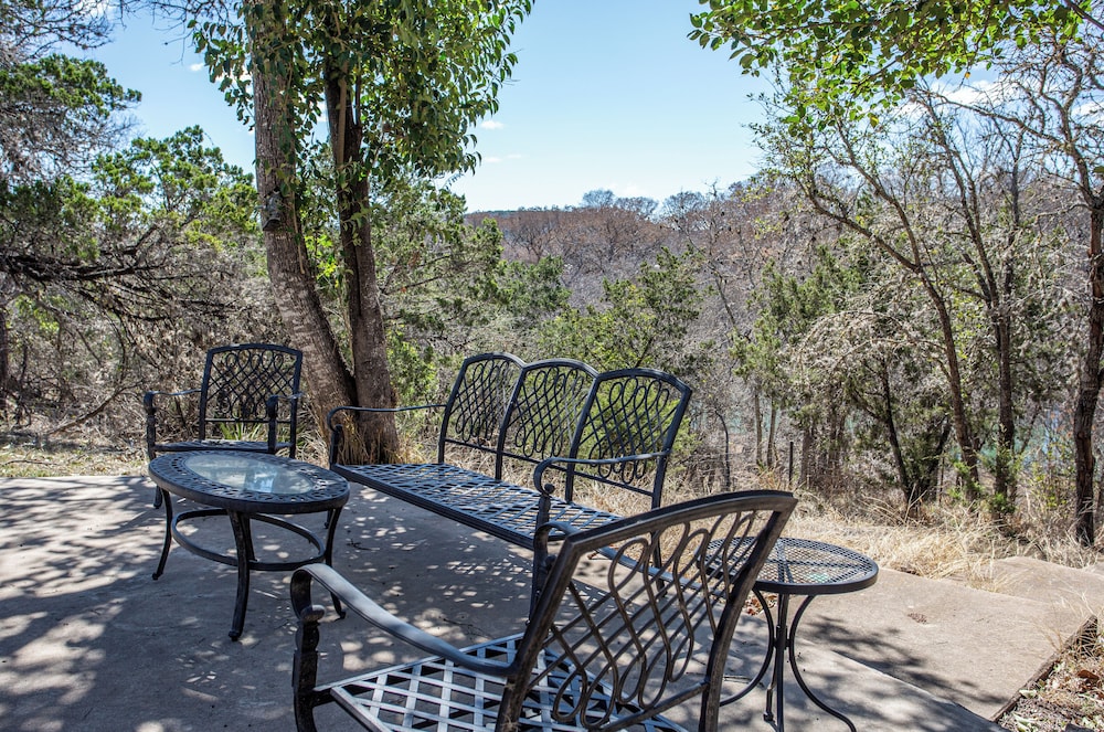 Hill Country Retreat 2 Bedroom 2 Bath