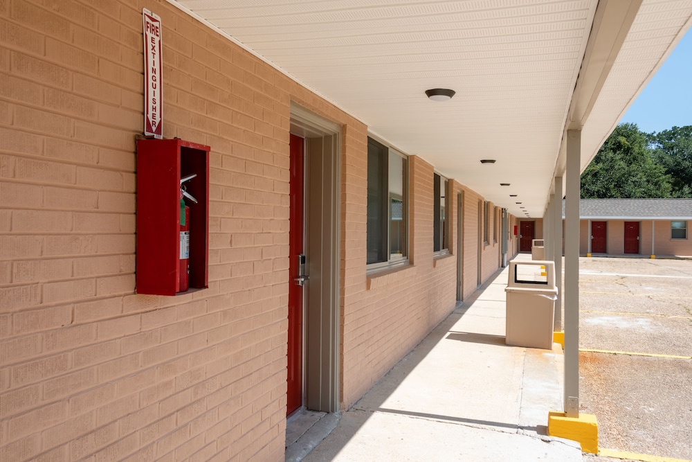 Budget Inn & Suites view 4