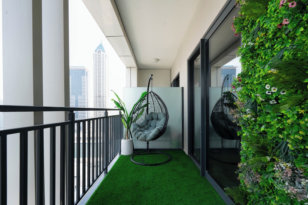 KeyRock Living - Dubai Skyline