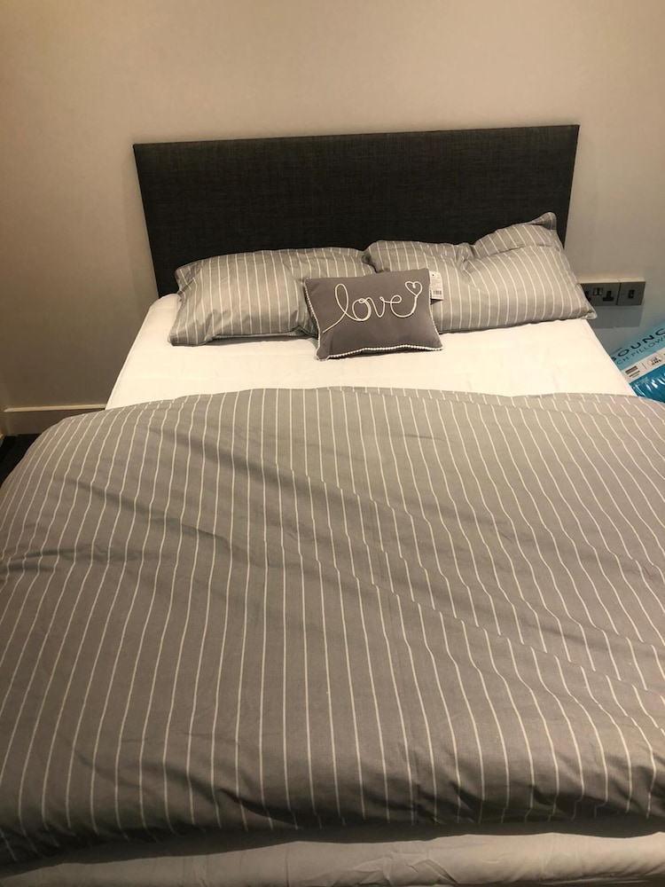 1 Bedroom Flat - Lace Market Nottingham view 3