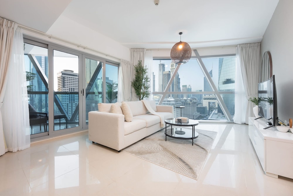 Well-furnished 3 Bedroom in Park Towers Difc
