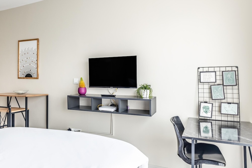 Cozy and Modern Studio With City View in Atasehir