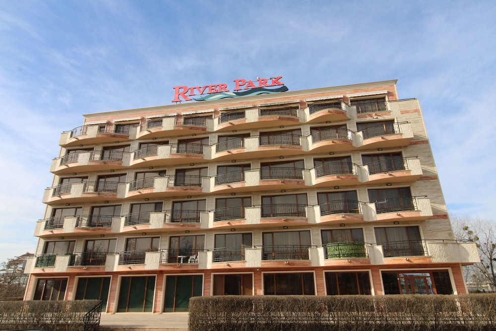 River Park - Menada Apartments